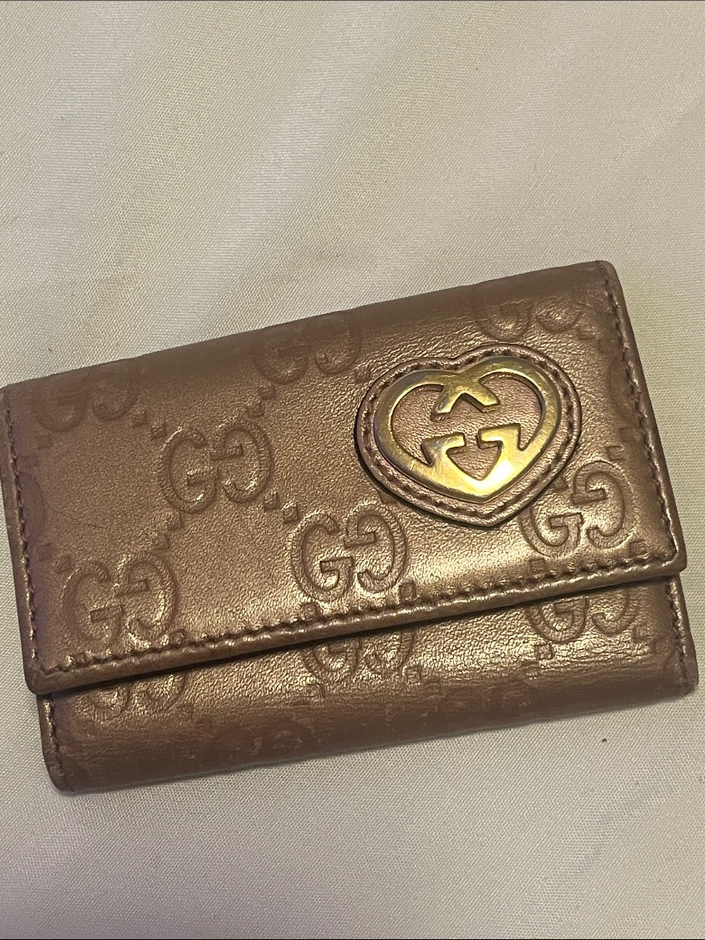 Gucci Metallic GG Heart Logo Leather Key Holder/Case 25727-0416 EUC